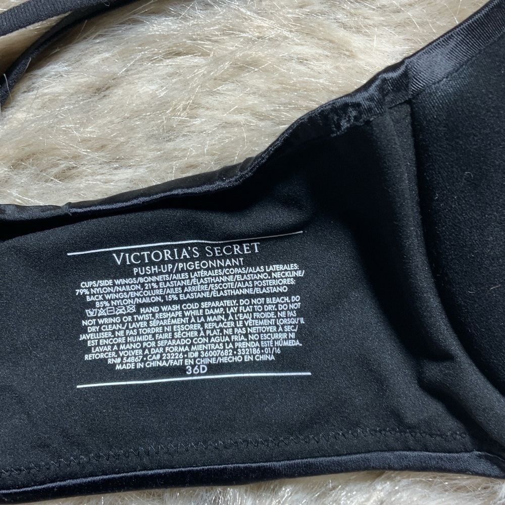 Victoria's Secret Sleek Black Bra - Picture 2 of 9